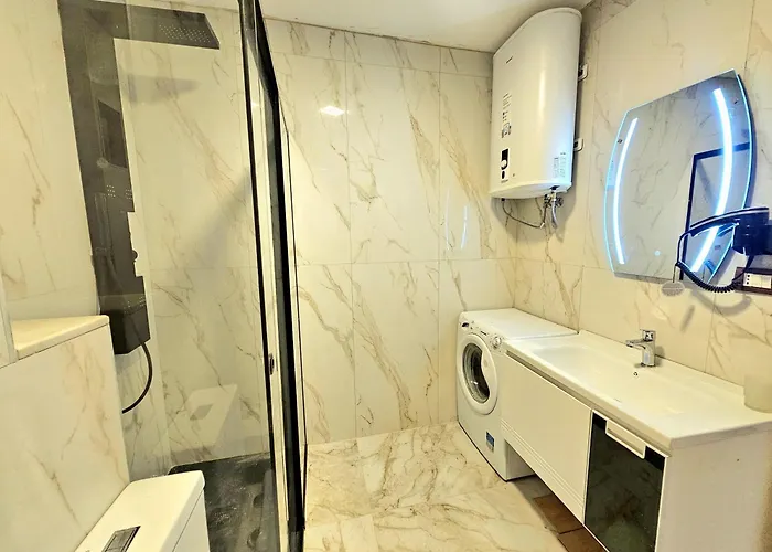 Dea's * Golem (Tirana)