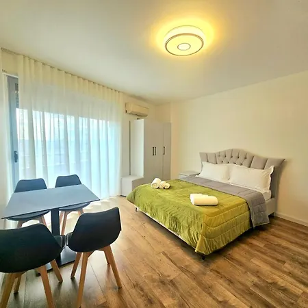 Dea's Apartament Golem (Tirana)