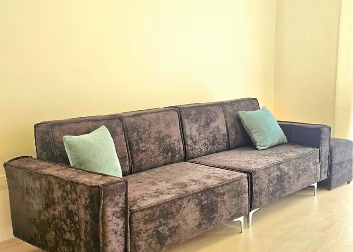 Dea's * Golem (Tirana)